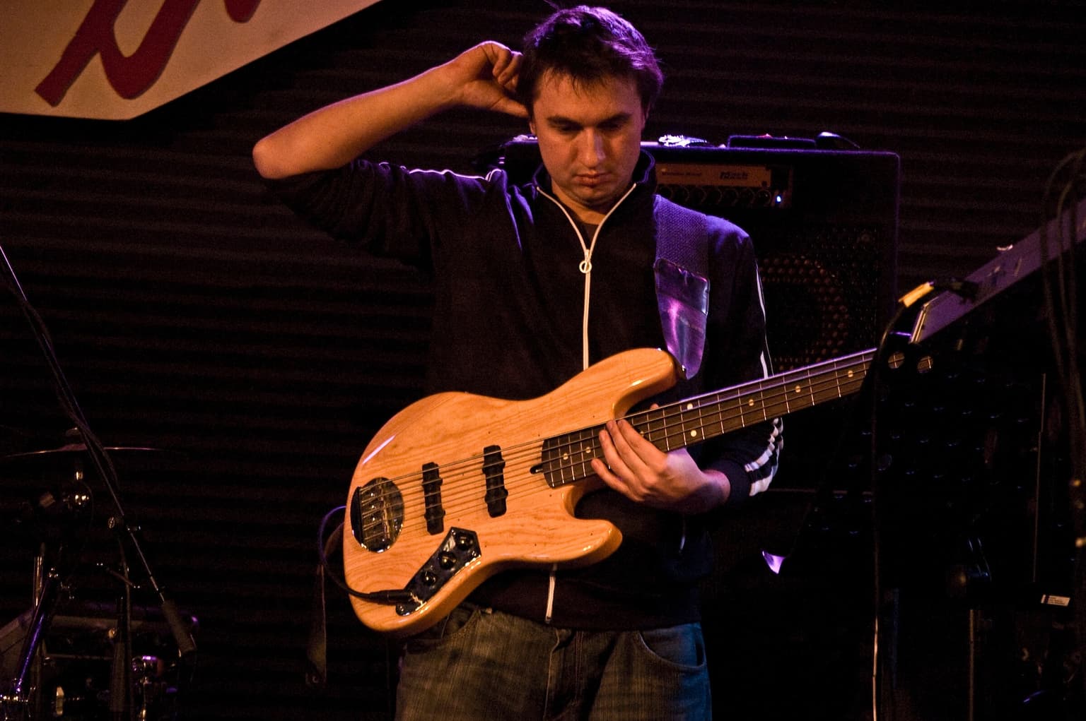 Simon Radner in an intimate club setting, playing 5-string bass